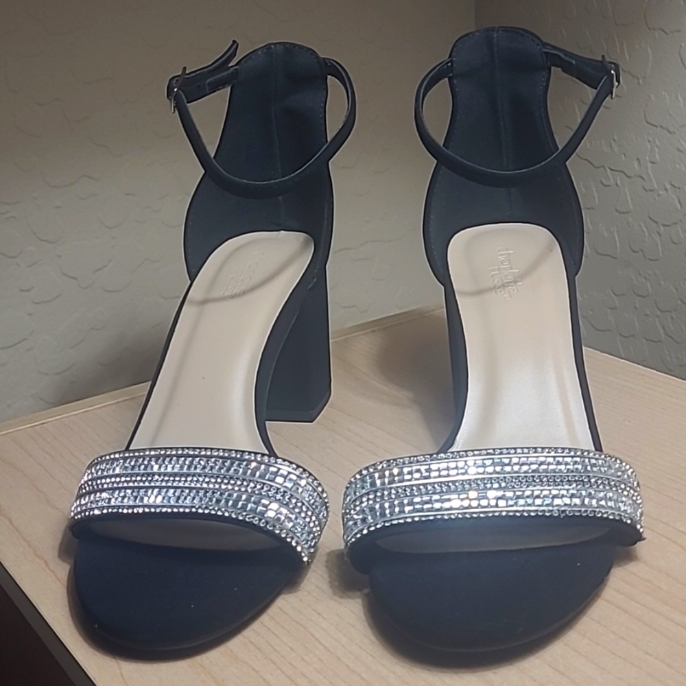 CHARLOTTE RUSSE... Black suede shoes with a silver glitter, Size 7